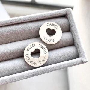 PINGENTE PERSONALIZADO REDONDO VAZADO COM CORAÇAO