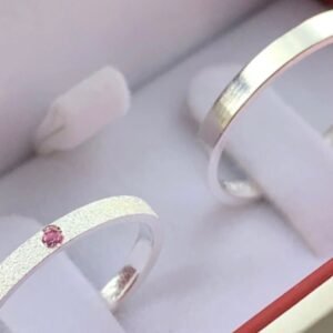 ALIANÇA 2MM (FOSCA E LISA C/ PEDRA ROSA CLARA)