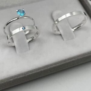 ALIANÇA 2MM LISA (C/ ZIRCÔNIA AZUL BEBÊ) | PRATA 950